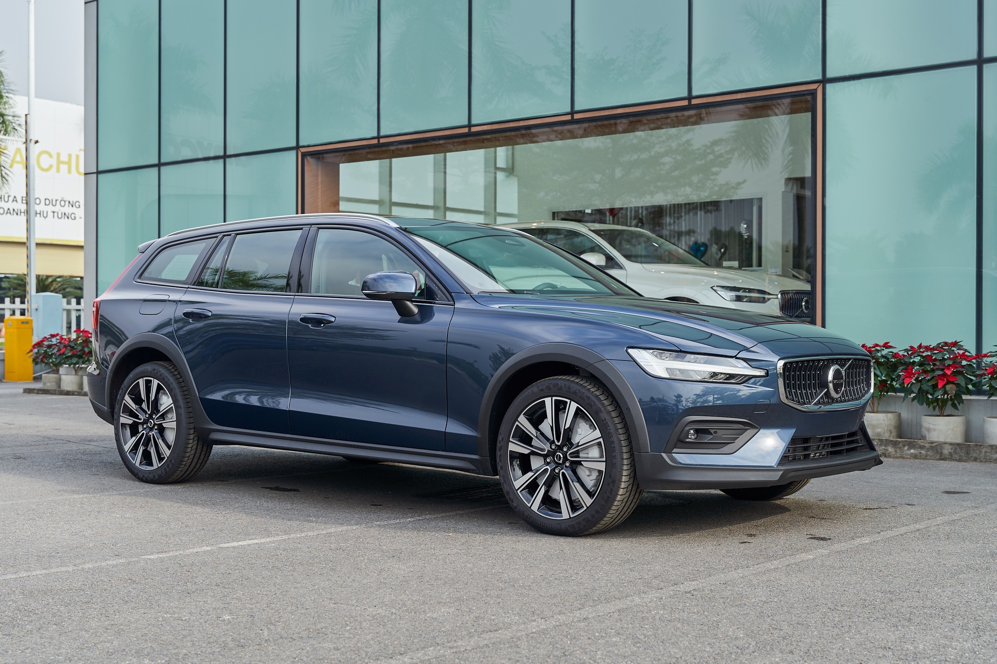 Tận hưởng kỳ nghỉ thượng hạng với hạng phòng “PRESIDENT SUITE” trong tháng 5 cùng Volvo Car Hanoi – Sở hữu Volvo V60 Cross Country Ultimate ngay hôm nay!