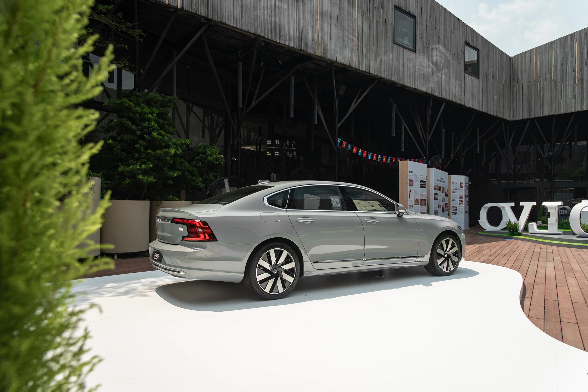 Volvo S90 Plug-in Hybrid 2025 – Xe Sang Cho Phong Cách Sống Đẳng Cấp và Bền Vững