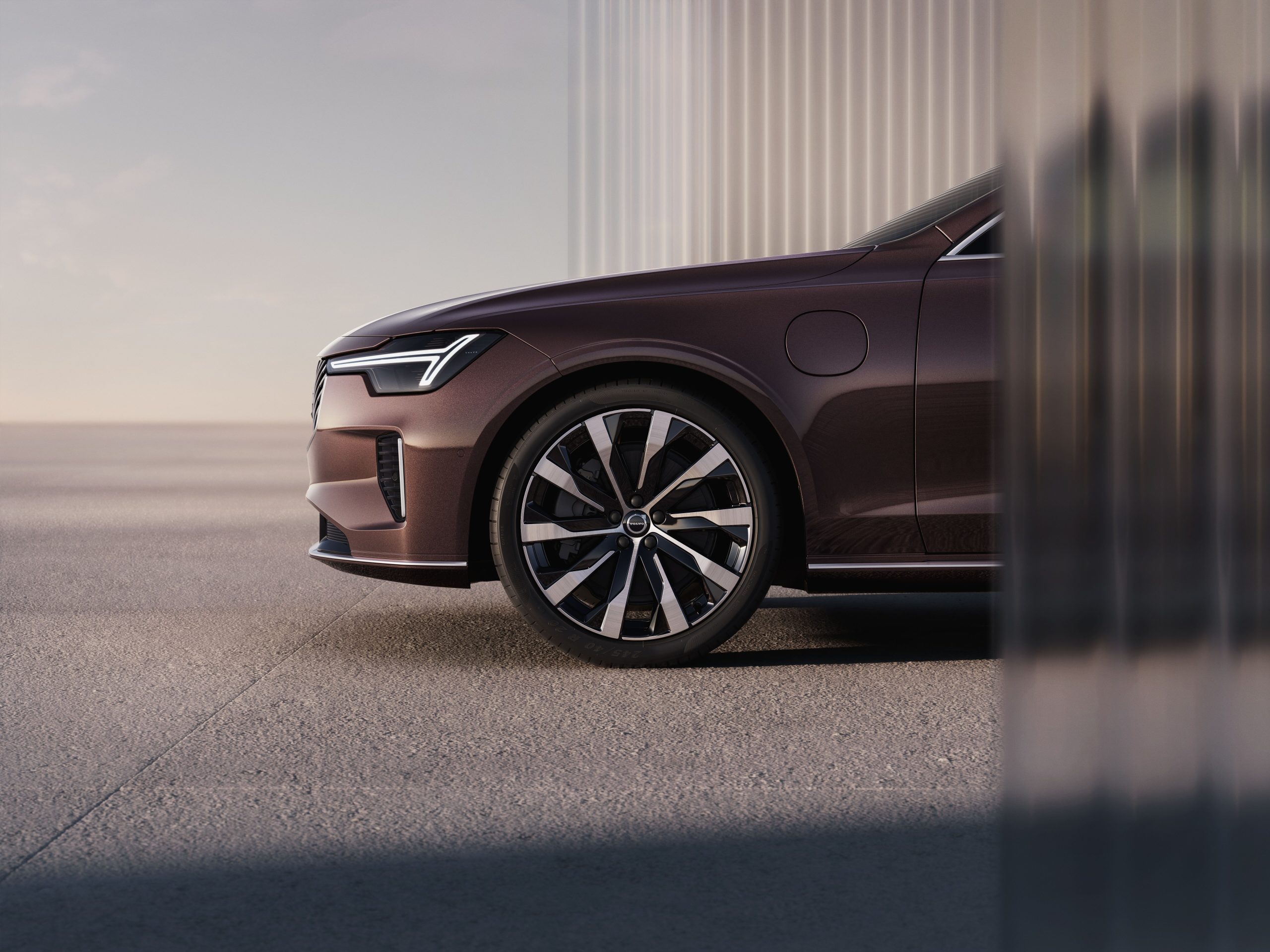 Volvo S90 Plug-in Hybrid mẫu mới nhìn từ bên ngoài